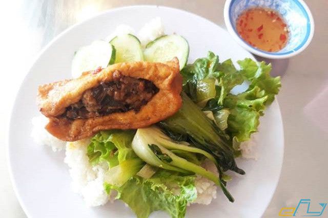Cơm bình dân Hoàng Tâm
