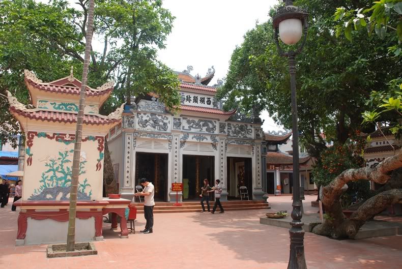 Thích gần các nơi đền, phủ Thích gần các nơi đền, phủ