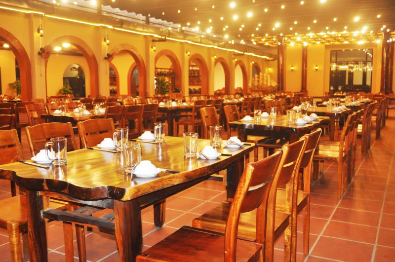 Rơm vàng restaurant