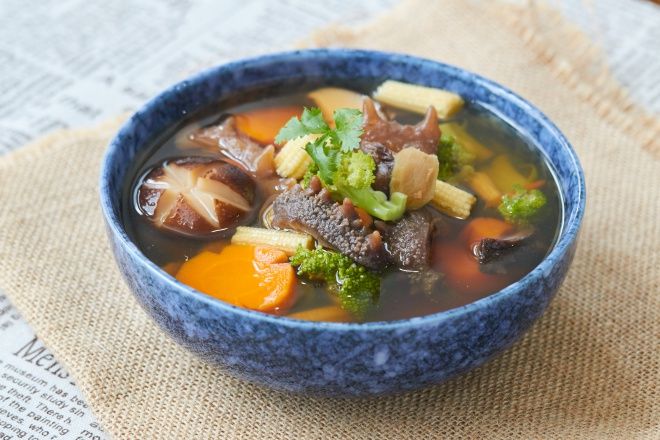 Canh hải sâm nấu nấm