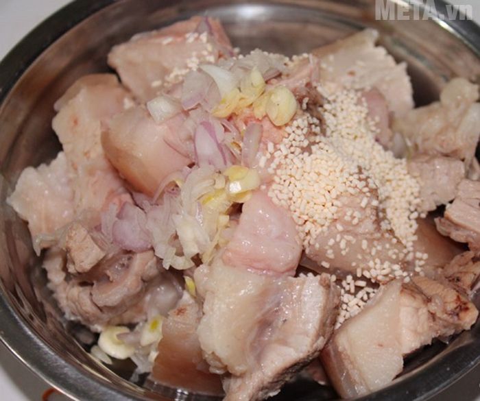 Thịt ba chỉ kho dưa