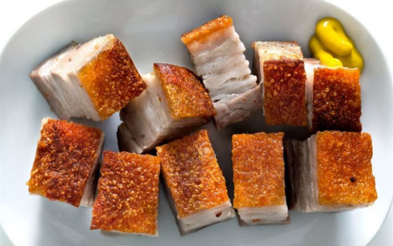 Thịt quay kho cải chua