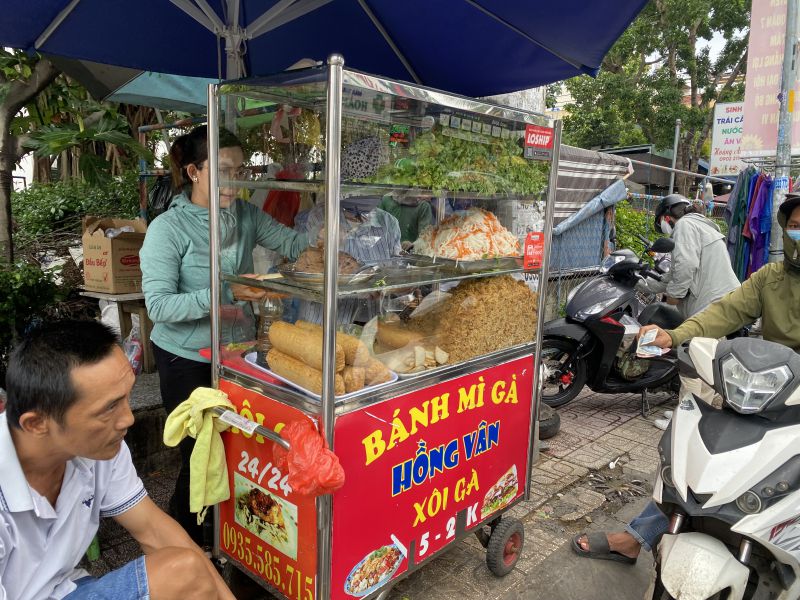 Bánh Mì Gà Hồng Vân