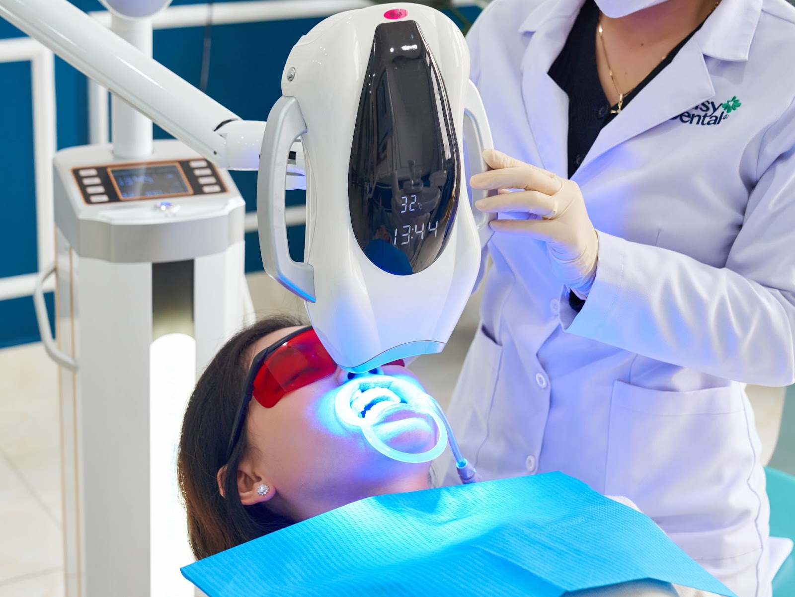 Cold Light Laser là công nghệ tẩy trắng răng đột phá, được ứng dụng độc quyền tại Nha khoa Quốc tế DAISY