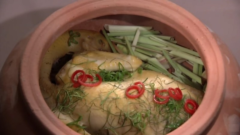 Gà nổ muối hột nồi đất Gà nổ muối hột nồi đất