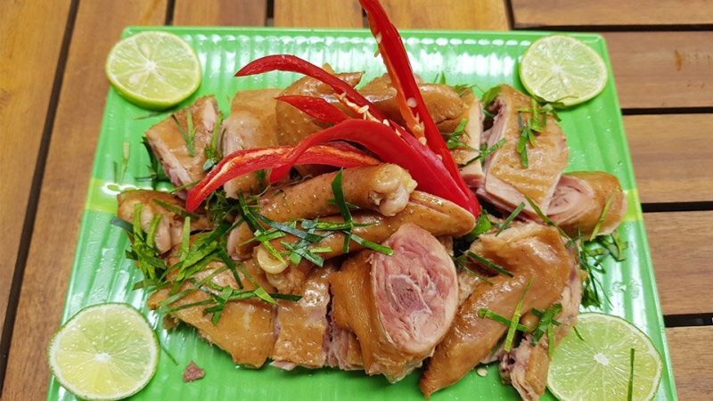 Gà ủ muối xông khói Gà ủ muối xông khói