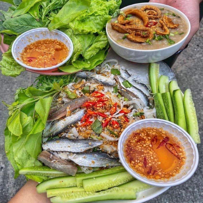 Gỏi cá trích Cô Tư