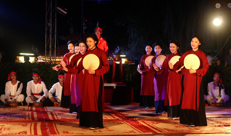 Đoạn văn trình bày suy nghĩ về giữ gìn nét đẹp truyền thống quê hương số 3
