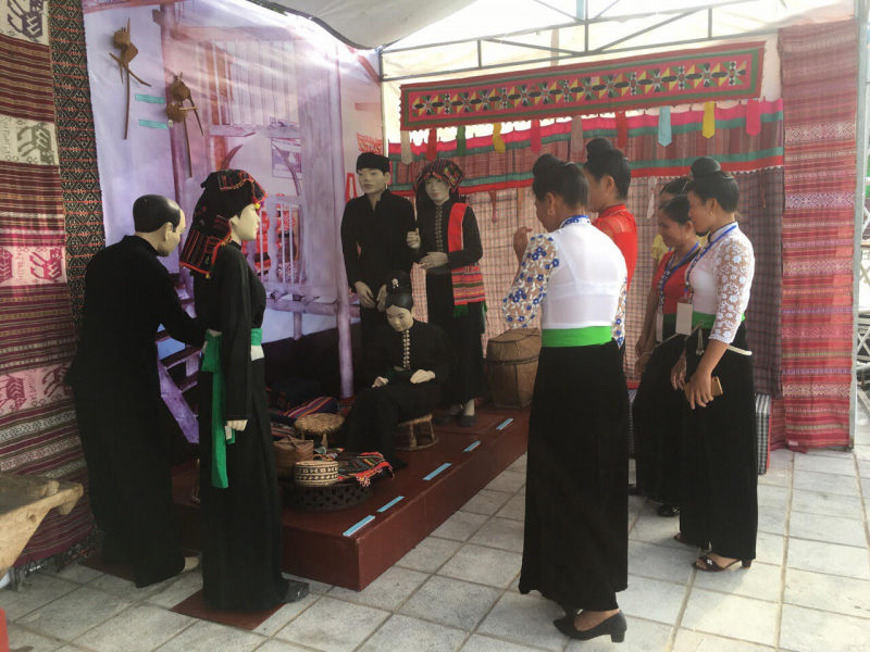 Đoạn văn trình bày suy nghĩ về giữ gìn nét đẹp truyền thống quê hương số 5
