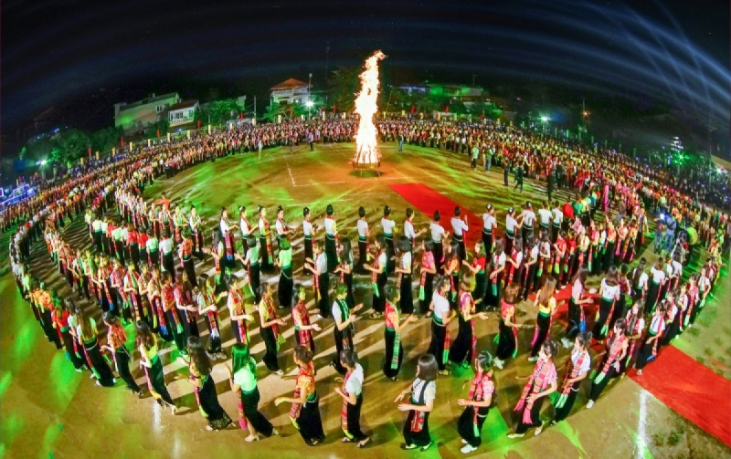 Đoạn văn trình bày suy nghĩ về giữ gìn nét đẹp truyền thống quê hương số 5