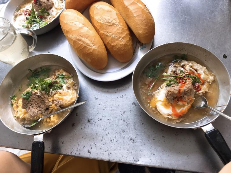 Bánh mì chảo Hàng Quyên
