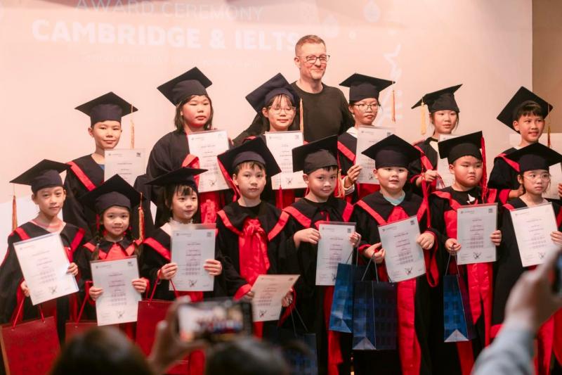 Thames UK English Junior