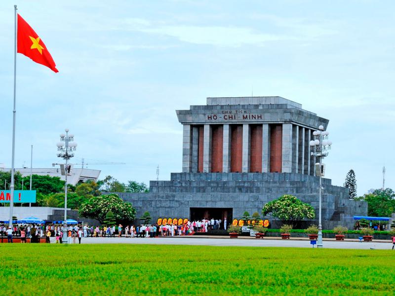 Bài văn phân tích khổ 2 bài thơ Viếng lăng Bác số 2