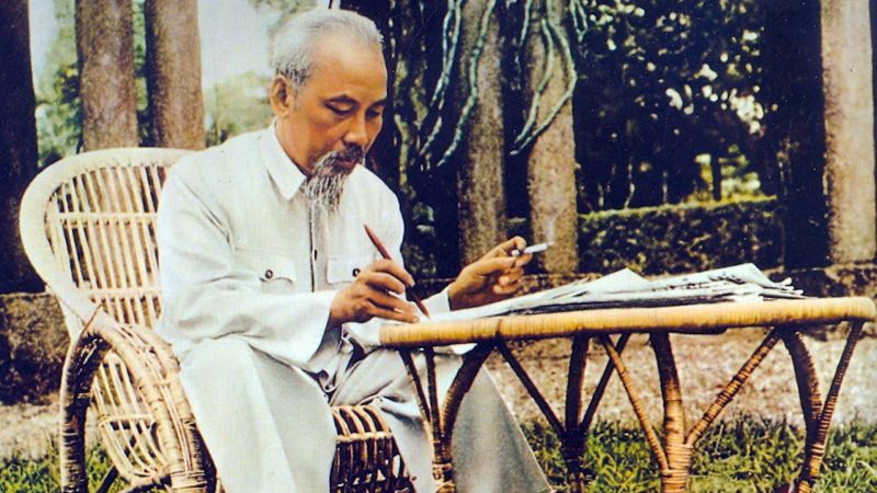 Bài văn phân tích khổ 2 bài thơ Viếng lăng Bác số 6
