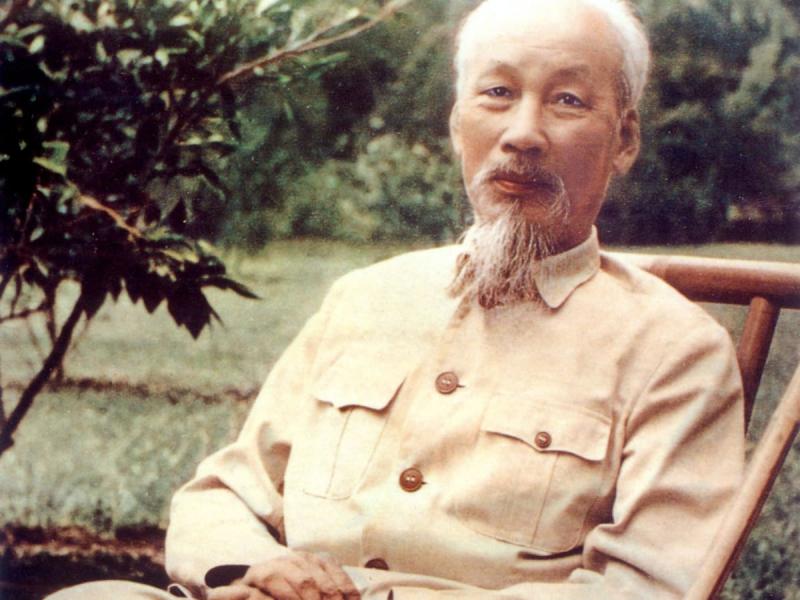 Bài văn phân tích khổ 3 trong bài thơ Viếng lăng Bác số 1