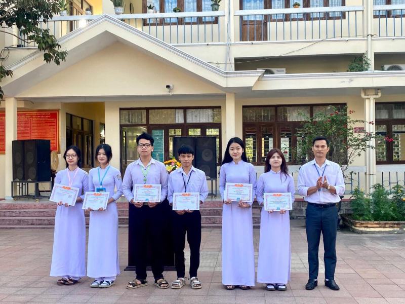 Trường THPT Nguyễn Trân Trường THPT Nguyễn Trân