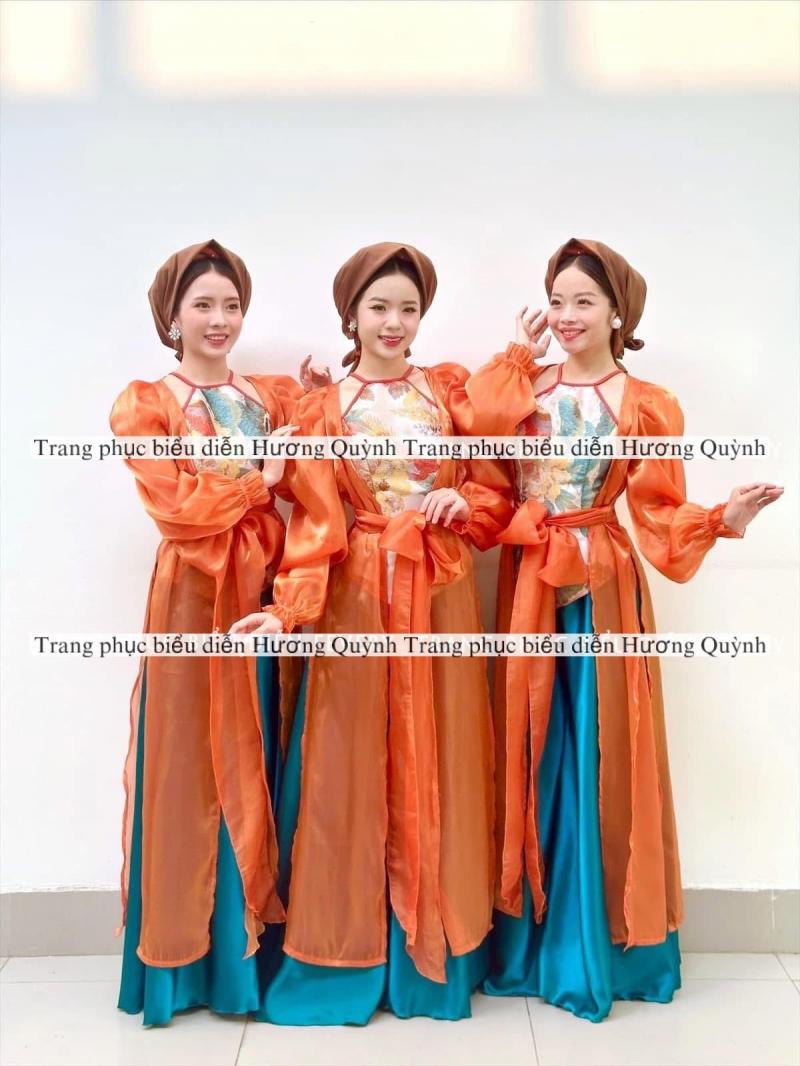 Trang phục biểu diễn Hương Quỳnh