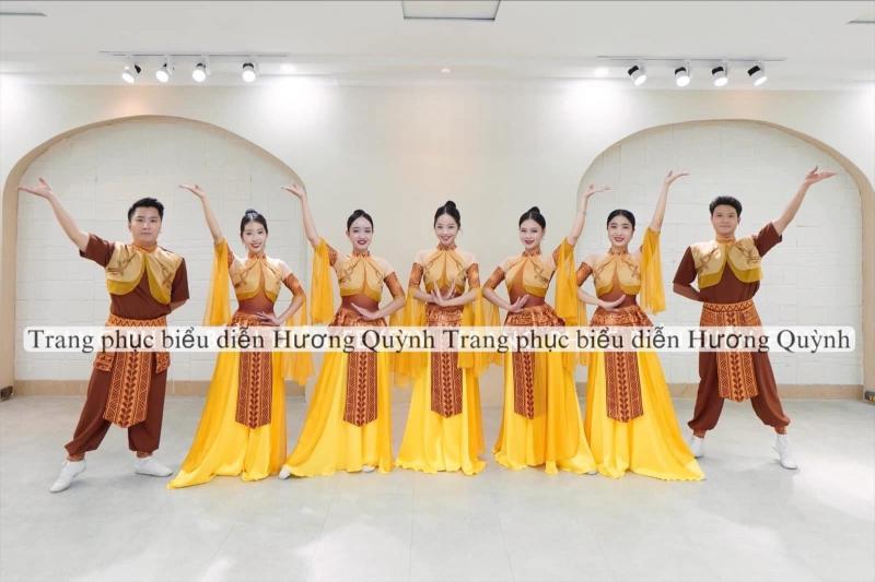 Trang phục biểu diễn Hương Quỳnh