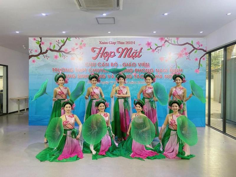 Trang phục biểu diễn LILY