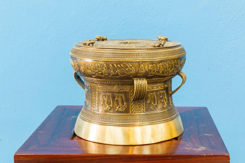 Hình hình họa các nhạc cụ trên trống đồng