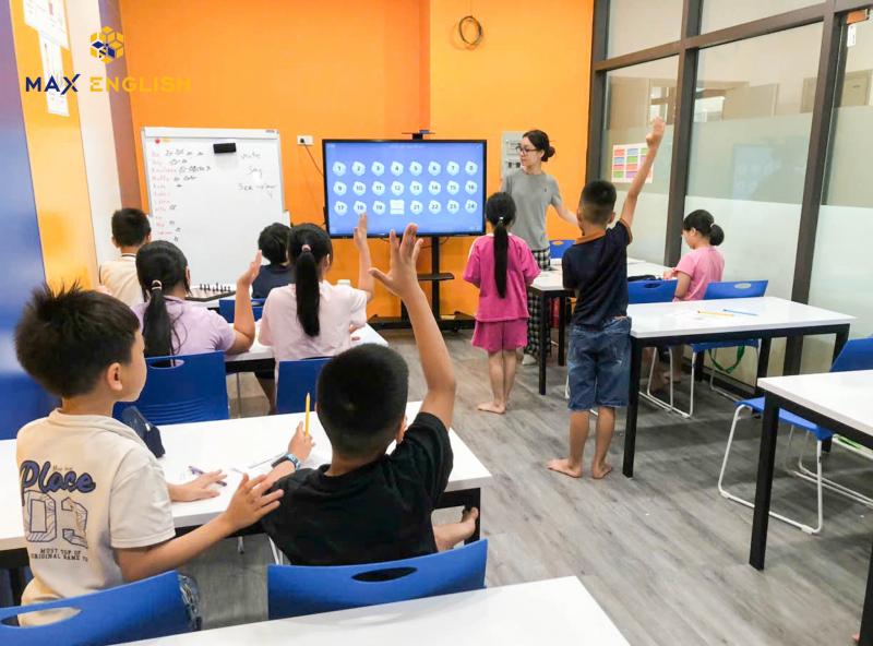 MAX English Long Biên
