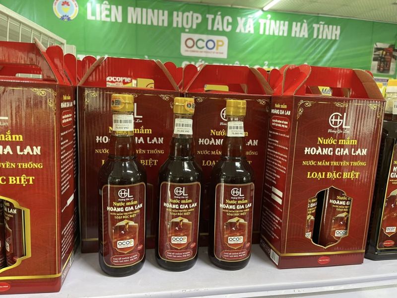 Nước mắm Hoàng Gia Lan