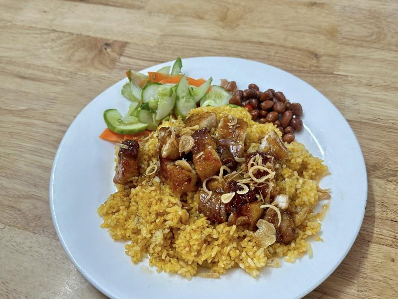 Cơm Gà Tùng Oanh – Cơm Nhà Ấm Áp, Thơm Ngon Mọi Lúc