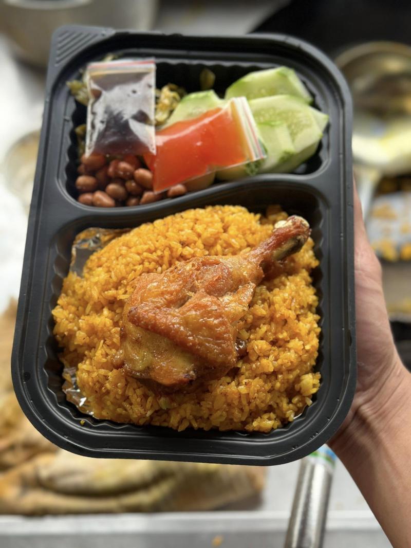 Cơm Gà Tùng Oanh – Cơm Nhà Ấm Áp, Thơm Ngon Mọi Lúc